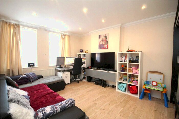2 Bedroom Maisonette To Rent In Clifton Road, South Norwood, London, SE25