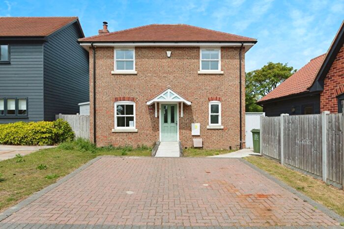 2 Bedroom Detached House For Sale In Lower Dunton Road, Dunton, Brentwood, Essex, CM13