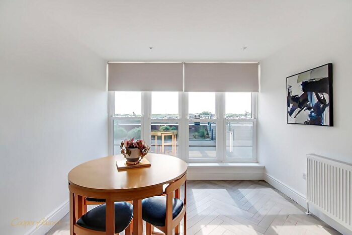 1 Bedroom Apartment For Sale In Pier Road, Littlehampton, BN17