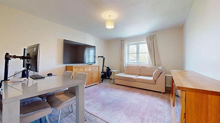2 Bedroom Flat For Sale In Stoneyard Lane, Poplar, London, E14