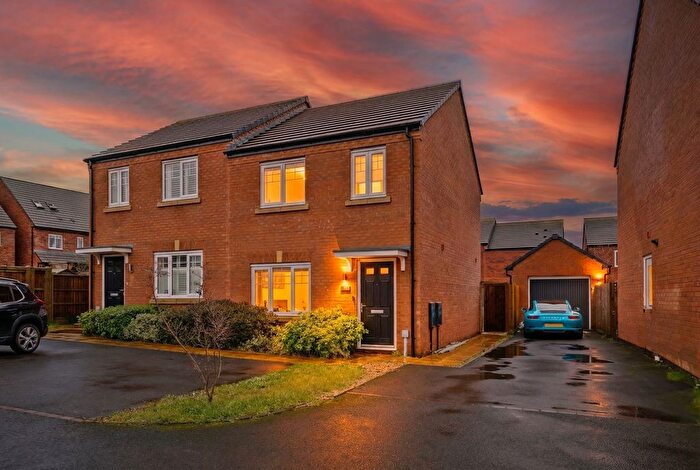 3 Bedroom Semi Detached House For Sale In Howden Close, Rugby, CV23