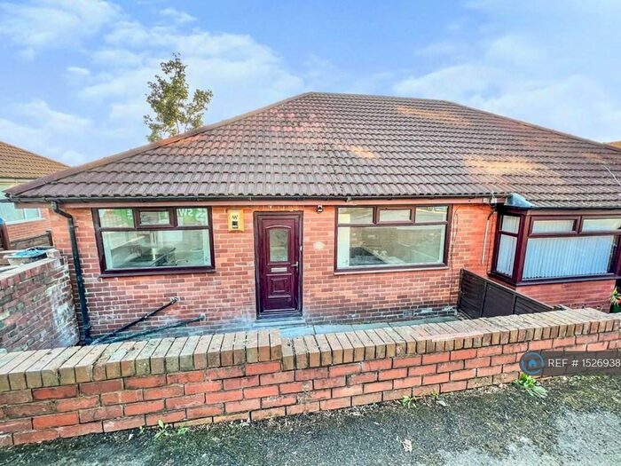3 Bedroom Bungalow To Rent In New Royd Avenue, Lees, Oldham, OL4