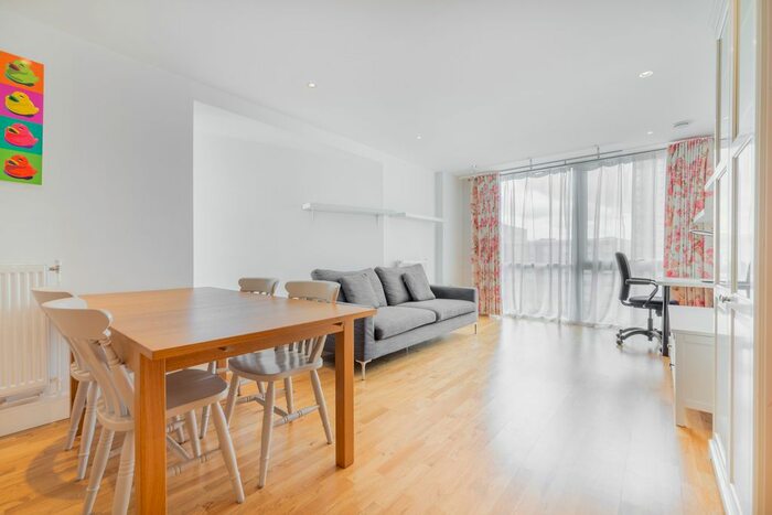 2 Bedroom Flat To Rent In Beacon Point, Dowells Street, New Capital Quay, London, SE10