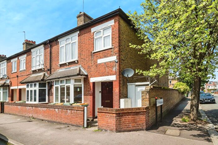 2 Bedroom Flat To Rent In Ripley Road, E16