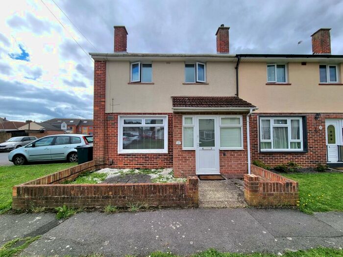 2 Bedroom House To Rent In Wavell Road, Gosport, PO13