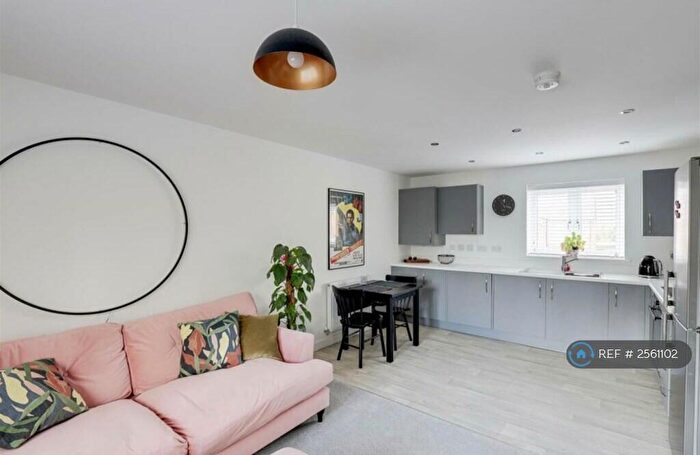 2 Bedroom Flat To Rent In Redhill, Nottingham, NG5