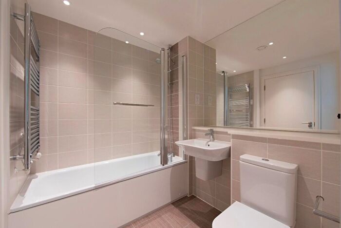 2 Bedroom Apartment To Rent In New Village Avenue, London, E14