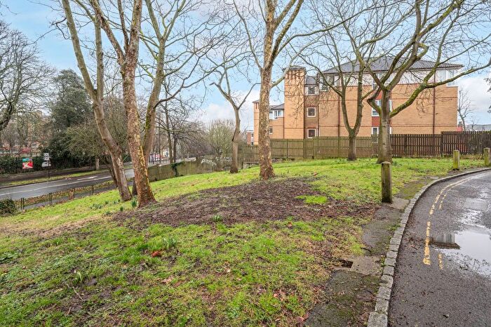 5 Bedroom Property To Rent In Coburg Crescent, Tulse Hill, London, SW2