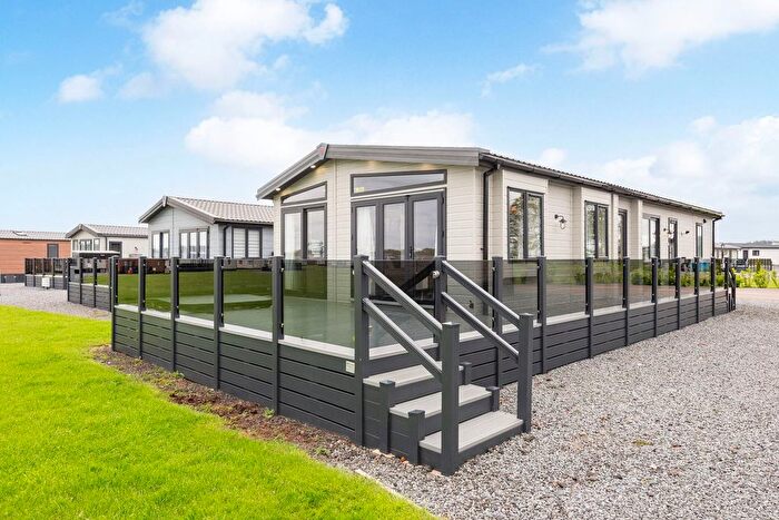 3 Bedroom Mobile/park Home For Sale In The Saltire Lodge, Cameron, St Andrews, KY16