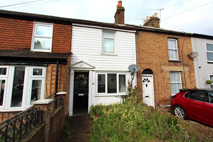 2 Bedroom Terraced House For Sale In Station Road, Rainham, ME8
