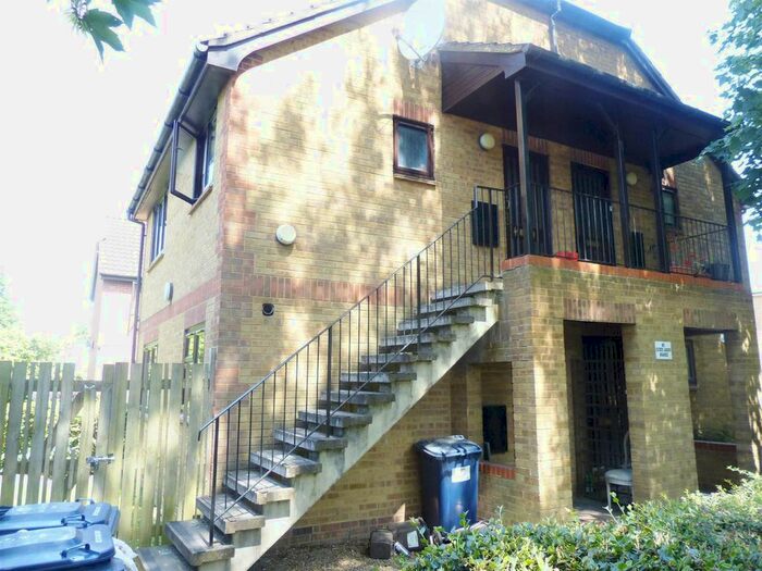 Maisonette To Rent In Eagle Drive, Colindale, NW9