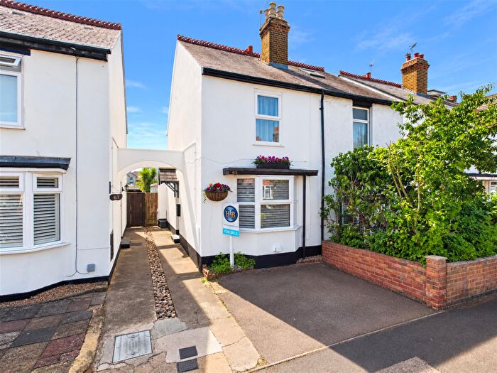 2 Bedroom House For Sale In Cambridge Road, Walton-On-Thames, KT12