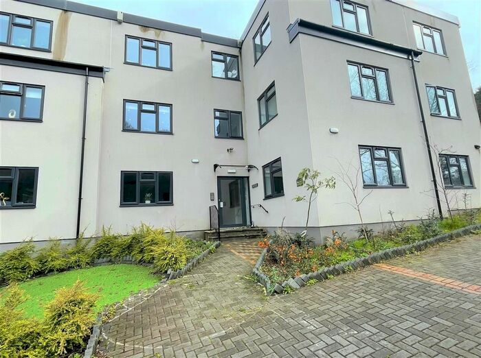 2 Bedroom Flat To Rent In Teignmouth Road, Torquay, TQ1