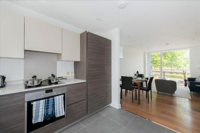1 Bedroom Flat To Rent In Sewardstone Road, London, E2