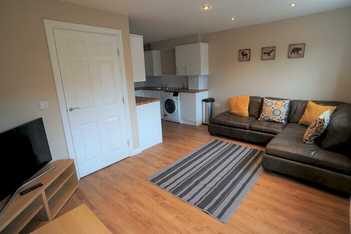 5 Bedroom Town House To Rent In Cropthorne Road South, Bristol, BS7