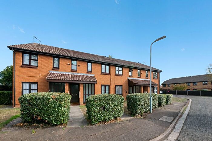 1 Bedroom Maisonette For Sale In Clarkes Drive, Hillingdon, Middlesex, UB8