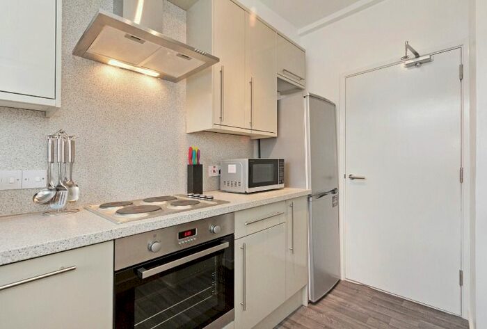 3 Bedroom Flat To Rent In Canongate, Old Town, Edinburgh, EH8