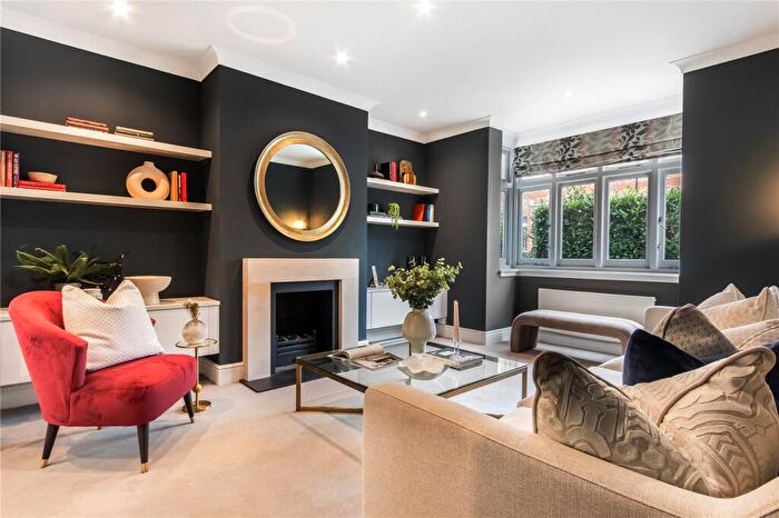4 Bedroom Semi-Detached House For Sale In Kelross Road, London, N5