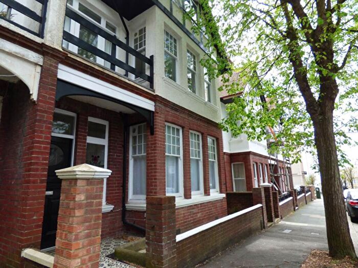 2 Bedroom Flat To Rent In York Avenue, Hove, East Sussex, BN3