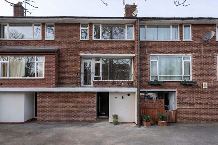 4 Bedroom Town House For Sale In Barons Court, Chester, CH2