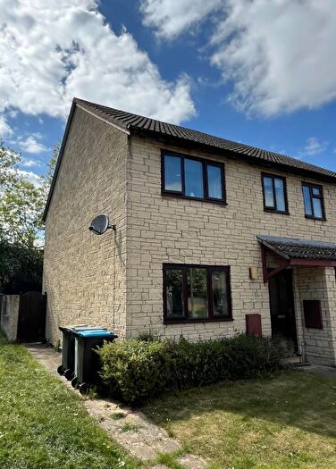 3 Bedroom Semi-Detached House To Rent In Dovehouse Close, OX29