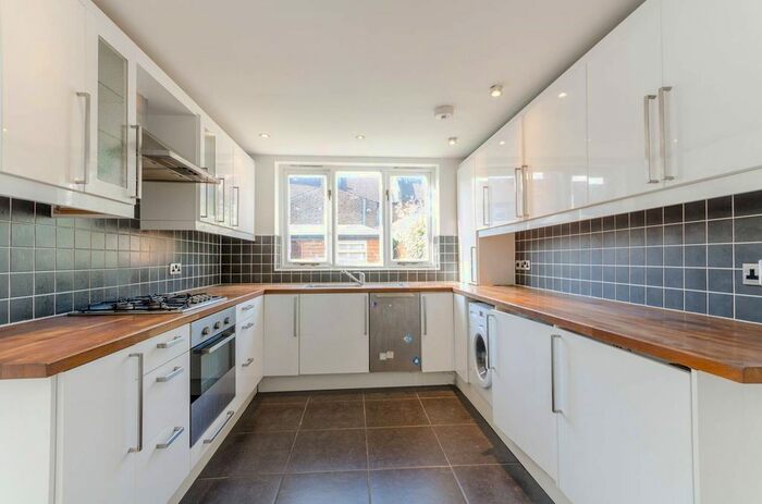 2 Bedroom Flat To Rent In Lennard Road, Penge, London, SE20