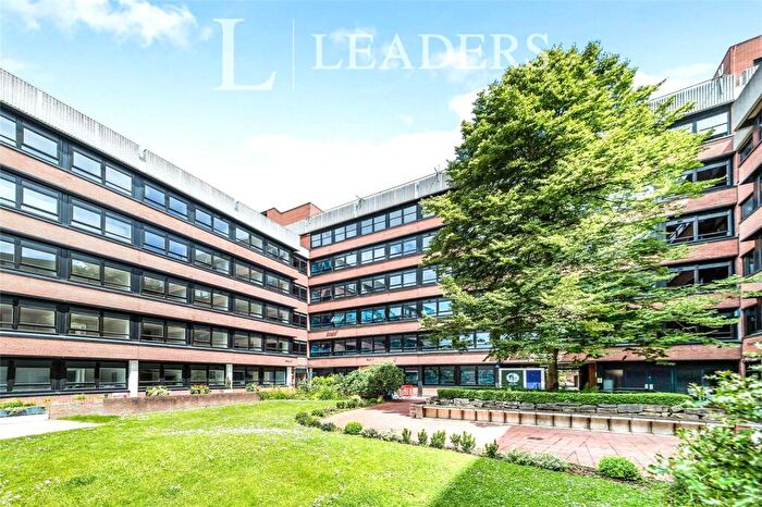 1 Bedroom Flat To Rent In Wood Street, East Grinstead, West Sussex, RH19