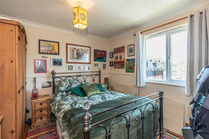 2 Bedroom Flat For Sale In Streatfield Road, Heathfield, TN21