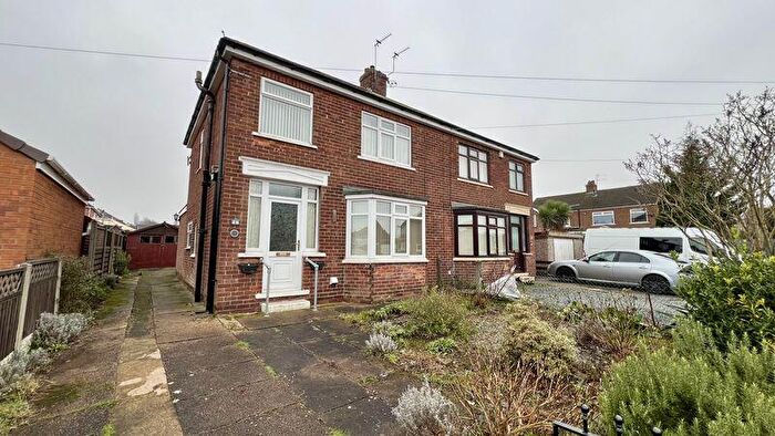 3 Bedroom Semi Detached House For Sale In Dewsbury Avenue, Scunthorpe, DN15