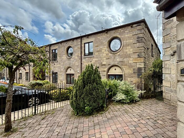 2 Bedroom Mews To Rent In Flat Moss Bank House, BL1