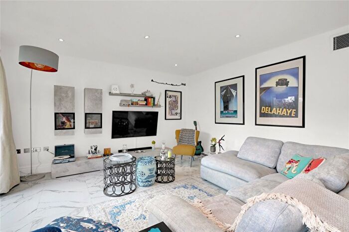 2 Bedroom Flat For Sale In Drayton Gardens, London, SW10