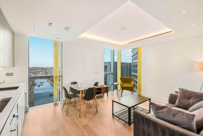 2 Bedroom Flat To Rent In Carrara Tower, City Road, Islington, EC1V