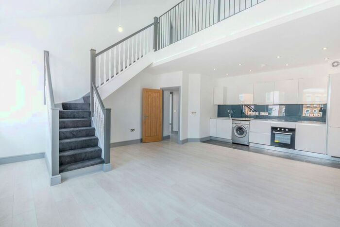 3 Bedroom Flat To Rent In Kingsland High Street, Dalston, London, E8