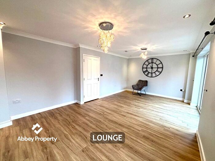 4 Bedroom Semi-Detached House To Rent In Poets Mews, Luton, LU4