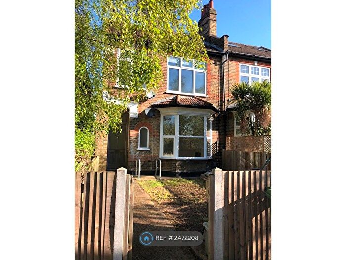 3 Bedroom Flat To Rent In George Lane, London, SE13