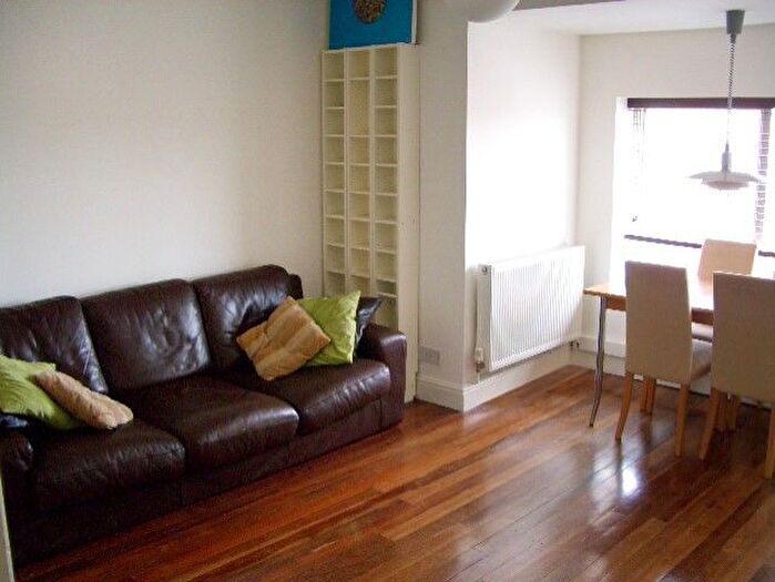 1 Bedroom Flat To Rent In Chaucer Drive, London, SE1