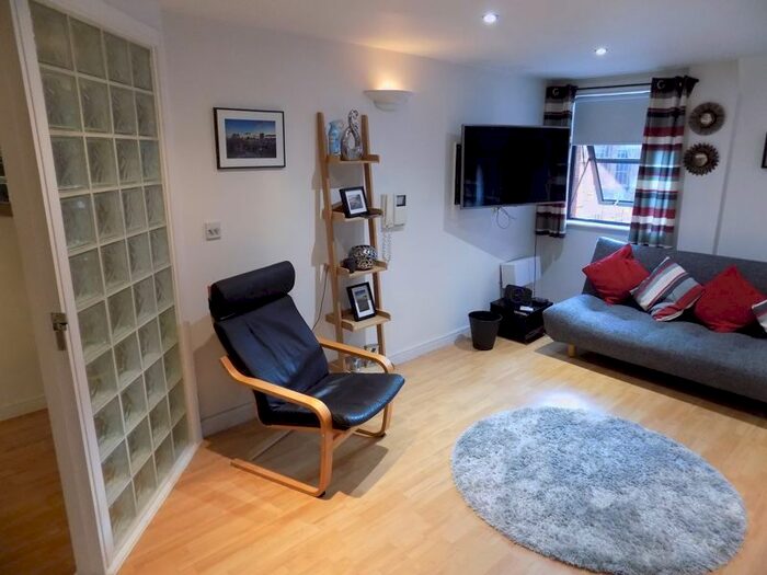 2 Bedroom Flat To Rent In High Street, Manchester, M4