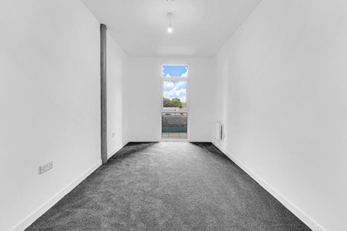 2 Bedroom Flat To Rent In Cotton Gardens, Bolton, Greater Manchester, BL1