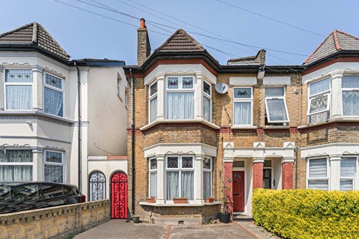 5 Bedroom Semi-Detached House For Sale In Burgoyne Road, London, SE25