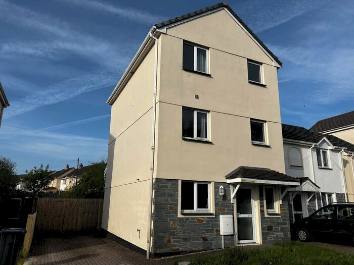 4 Bedroom End Of Terrace House To Rent In Bugle, PL26