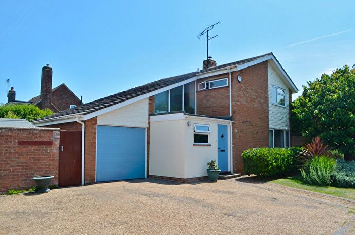3 Bedroom Detached House For Sale In Western Avenue, Felixstowe, IP11
