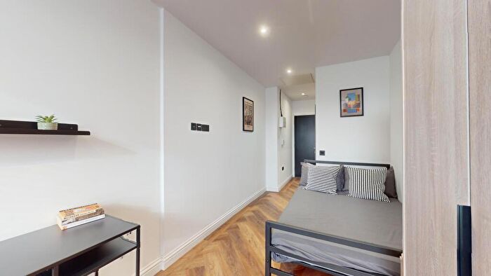 1 Bedroom Flat To Rent In Thurloe Street, M14
