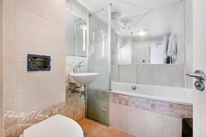 3 Bedroom Flat For Sale In Cloysters Green, London, E1W