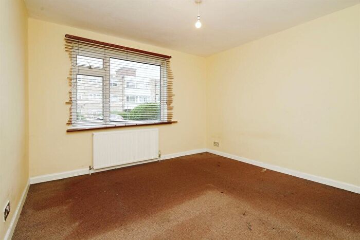 2 Bedroom Apartment For Sale In Wilbury Crescent, Hove, BN3