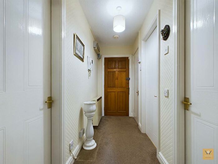 2 Bedroom Flat For Sale In Dorchester Road, Hazel Grove, Stockport, SK7