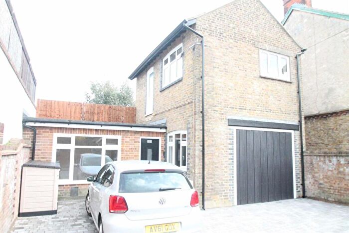 2 Bedroom Detached House To Rent In Ramuz Drive, Westcliff On Sea, SS0