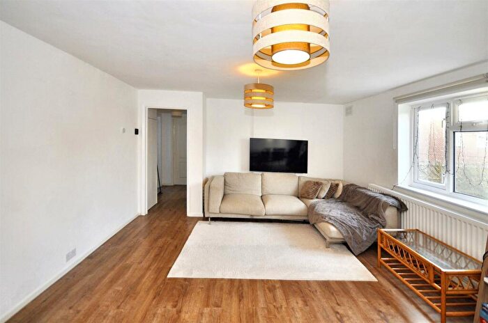 2 Bedroom Flat To Rent In Crown Way, Leamington Spa, CV32