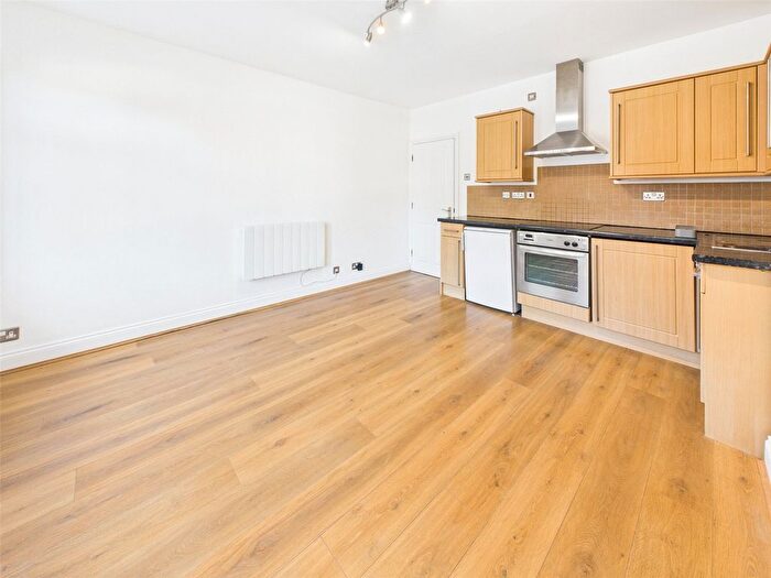 1 Bedroom Flat To Rent In Heath Road, Middlesex, TW1