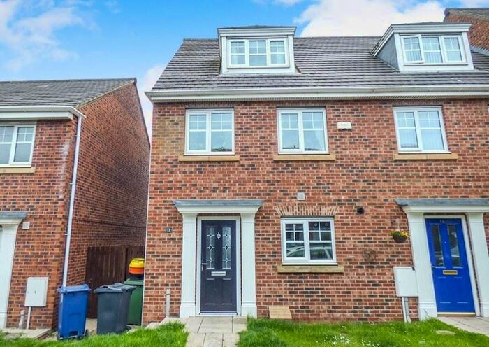 3 Bedroom Town House To Rent In Gowan Court, Jarrow, NE32