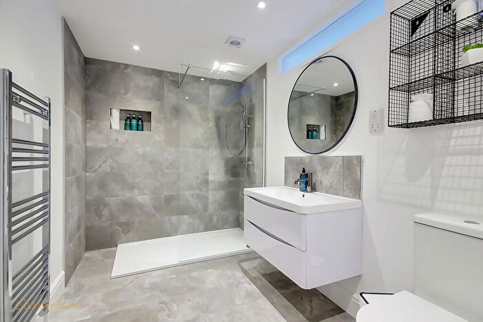 1 Bedroom Apartment For Sale In Pier Road, Littlehampton, BN17